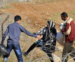 مهاجرون من درعا يزحفون على أكواعهم في أخطر طرق الخروج من سوريا