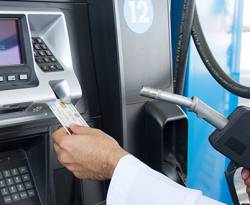 البطاقة الذكية.. تتذاكى على سعر البنزين!