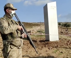 مسلة معدنية غامضة تختفي من موقع أثري تركي بعد اكتشافها