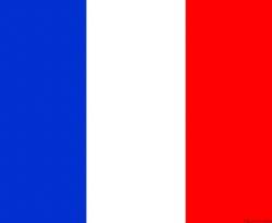 فرنسا تستقبل 25 سورياً من المقيمين في مصر إثر انتقادها لعدم قبول الكثير من اللاجئين السوريين