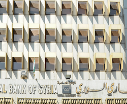 كيف علّق سوريون على إخطار التجاري السوري بمهلة لسداد القروض؟