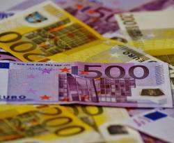 عالمياً: اليورو يرتفع من مستويات متدنية مع توقف الاتجاه الصعودي للدولار