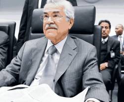 النعيمي يقول أوبك لن تقلص الانتاج مهما انخفض سعر الخام
