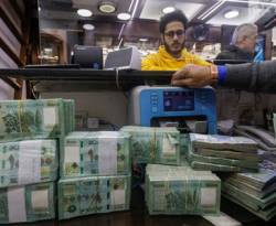 النقد يتربع على عرش الاقتصاد في لبنان وسط انهيار القطاع المصرفي