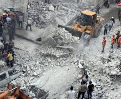 في حلب.. مبانٍ أخرى آيلة للسقوط