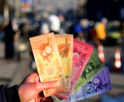 لماذا يتراجع سعر صرف الليرة بعد عطلة العيد؟