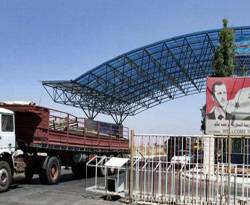 الشاحنات السورية المحملة بالبضائع.. ممنوع عليها دخول الأردن