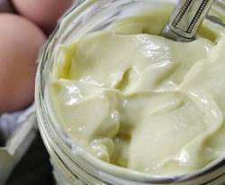 وزارة تموين النظام تتحسس من البيض النيئ