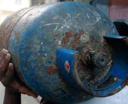 في حماة.. تأخر رسائل الغاز تدفع المواطنين للسوق السوداء