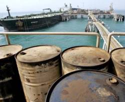 المتعاملون يراهنون على 100 دولار لبرميل النفط مع دنو عقوبات إيران