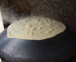 بديل قديم يتيح فرص عمل للشباب.. كيف يواجه أهالي الغوطة ارتفاع سعر ربطة الخبز؟