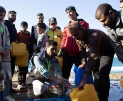 سكان غزة الظمأى يصفون المياه الممدودة من مصر بأنها 