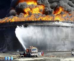 بـقيمة 6 ملايين دولار..ليبيا تتعاقد مع شركة أمريكية لإطفاء حريق صهاريج ميناء السدر
