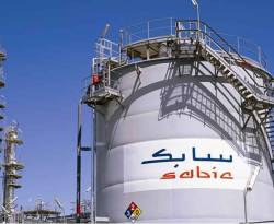 بورصات الخليج تتراجع لكن صعود النفط يدعم شركات البتروكيماويات السعودية