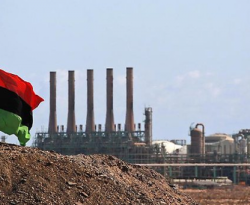ليبيا تستأنف إنتاج النفط في أكبر حقولها وسط محادثات