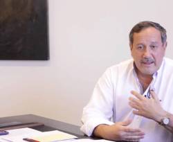 فراس طلاس يشرح قصته مع 