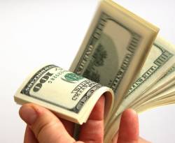 الدولار يعكس اتجاهه في سوريا