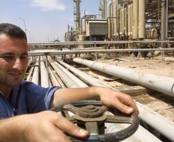 وزير النفط العراقي يطلب من بي.بي تطوير حقول كركوك النفطية