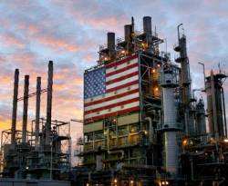 النفط ينزل بفعل نمو الإنتاج الأمريكي لكن تخفيضات أوبك وعقوبات فنزويلا تدعمه