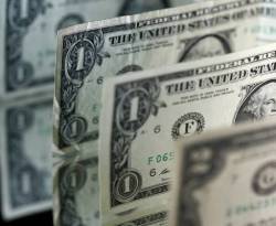 عالمياً: الدولار عالق قرب أقل مستوى في 7 أسابيع مع انحسار مخاوف الحرب التجارية