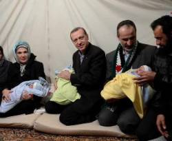 بينهم رجب طيب أردوغان...مخيمان يشهدان 383 مولوداً سورياً خلال 3 سنوات