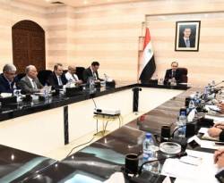 خميس يلتقي أسرة النظام المصرفية.. بعيداً عن سعر الصرف