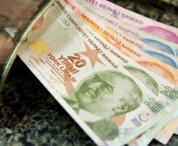 الليرة التركية تسجل مستوى قياسيا منخفضا جديدا امام الدولار