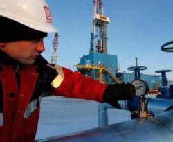 إنتاج روسيا النفطي ينخفض في نوفمبر من ذروة ما بعد الحقبة السوفيتية