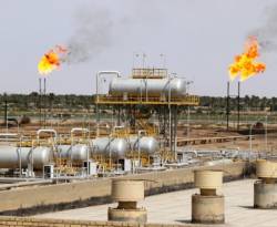 النفط يعاود الهبوط بعد تعافيه مع تمسك اوبك بقرار عدم خفض الإنتاج