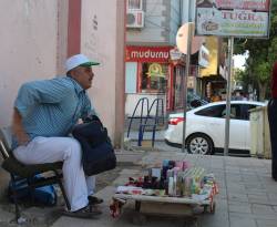 بائع عطور سوري في أنطاكيا التركية.. يحمل شهادة جامعية