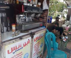 ساحة الساعة في وسط إدلب.. تتحول إلى مجموعة من المقاهي المصغرة