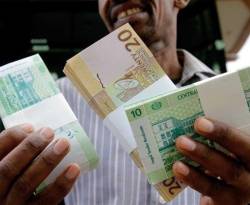 السودان يبدأ طباعة عملة فئة 100 جنيه وسط أزمة سيولة