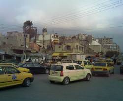 بسطات الحلبيين في اللاذقية.. والأسعار الرائجة في سوق أوغاريت