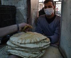 النظام يخفض مخصصات الفرد من الخبز إلى رغيفين وربع يومياً