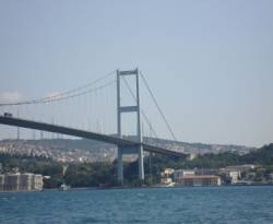 أجور بخسة.. ساعات مكثفة.. ومهن حرة, الجامعيون السوريون يعملون بالمتاح في تركيا