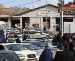 أزمة النظام المالية تدفعه لرفع رسوم المغادرة عبر المنافذ الحدودية