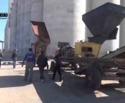 بعد سيطرة الثوار على أكبر تجمع لصوامع الحبوب بدرعا.. المجالس المحلية تتعهد بالحماية والتوزيع