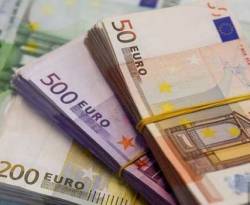عالمياً: اليورو يقبع قرب أدنى مستوى في 10 أشهر مع تعمق أزمة إيطاليا