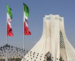 النفط يرتفع مع إعادة فرض عقوبات أمريكية على إيران