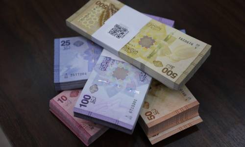 ما أسباب تذبذب سعر الصرف بعد طرح العملة الجديدة؟