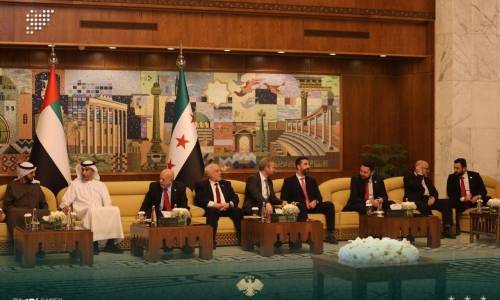 وفد يقوده وزير التجارة الإماراتي.. يصل إلى دمشق