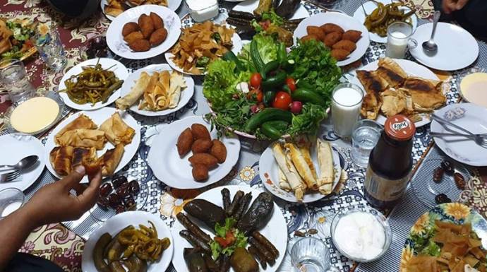 السكبة".. عادة رمضانية، لا تزال حاضرة في إدلب | اقتصاد مال و اعمال السوريين