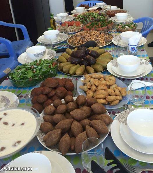 "الفيسبوكيون" يعترضون على نشر صور وجبات الطعام في رمضان